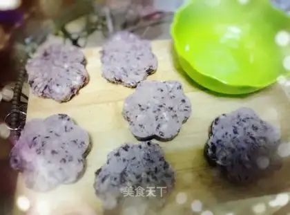 Red Bean Mountain medicine cake