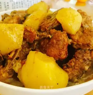 Pork bone and potatoes