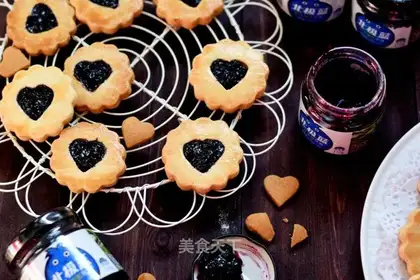 Blueberry jam for a cookie