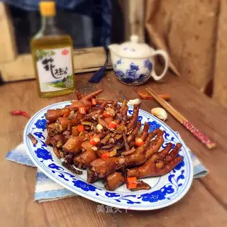 Chicken claws with pepper oil