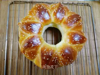 Crown bread