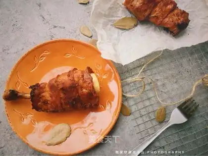 The Pirate King is flying the same chicken leg