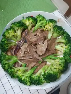 Piggy liver and broccoli