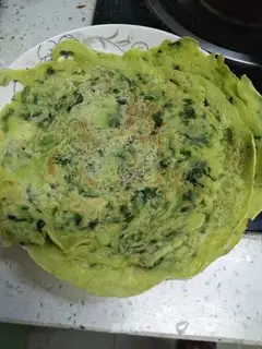 Spinach egg pancakes