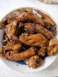 The chicken wings of sauce