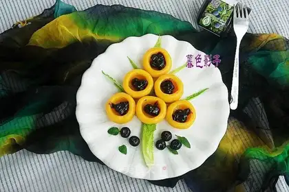 Gold bowl, blueberry sauce