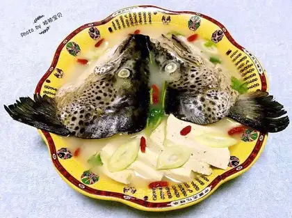 Tofu with salmon head