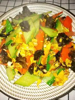 cucumber-mucked eggs