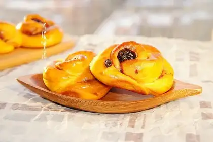 Blueberry jam bread