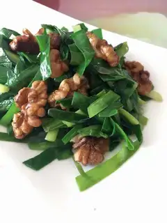 The pecan walnut