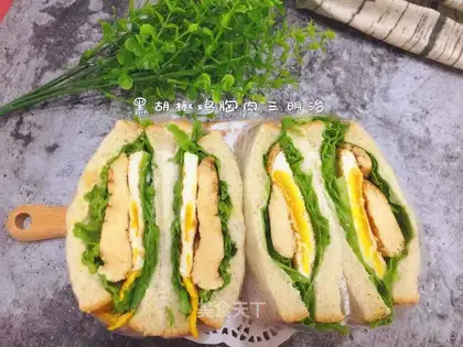 Black pepper chicken chest sandwich