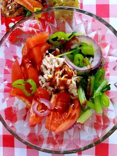 Chicken silk tomato salad