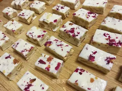Rose sea salt ox