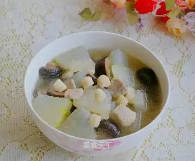 Soup of mushrooms and beauties