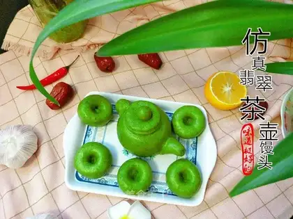 Emerald teapot buns