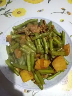 Potatoes with beans