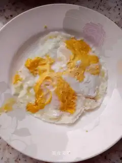 Microwave fried eggs