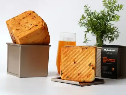 Meat pine cheese, little toast