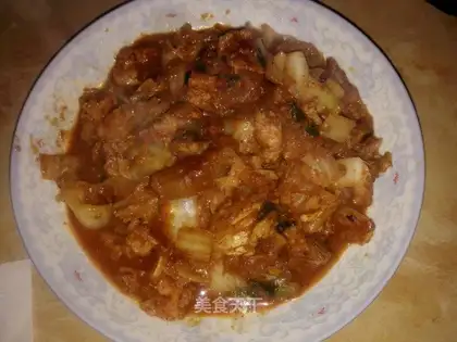 Hot cabbage and fried meat