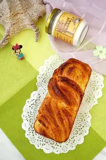 Coconut oil and tarcrete jam toast