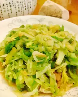 Shrimp skin and cabbage