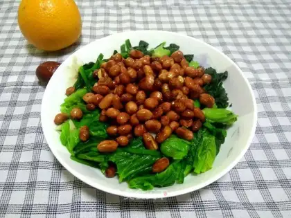 Old vinegar peanuts and spinach