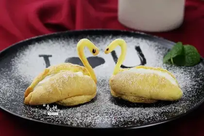 Swan puff