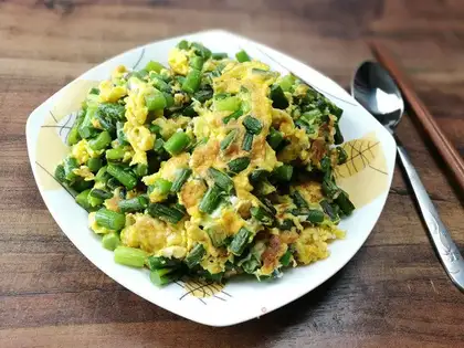 Garlic fried eggs