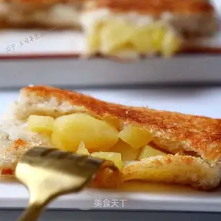 Apple toast pie