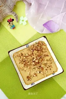 A fragrance of walnuts