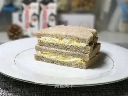 Whole wheat egg sandwich