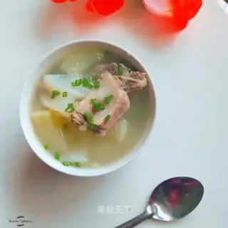 Red-tree radish steak soup