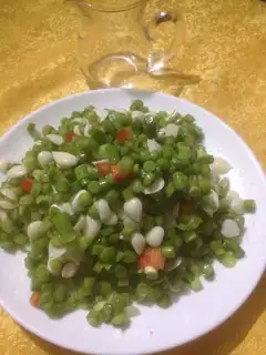 Garlic moss with almonds
