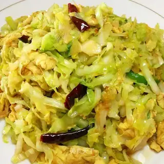 Round cabbage fried eggs