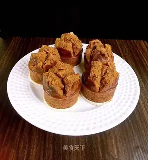 Red sugar with a bouquet