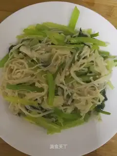 Celery fried golden mushrooms