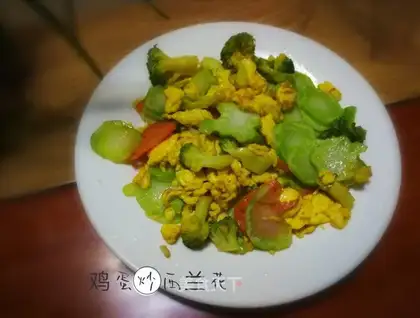 Eggs and broccoli