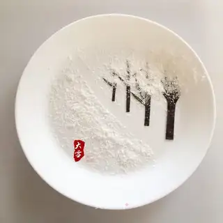 Twenty-four tasting dishes drawing snow