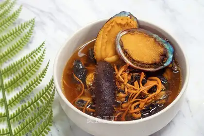 The rooster of the sea cucumber