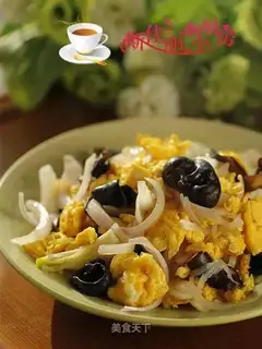 Onion wooded eggs