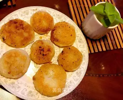 Peanut rice cake