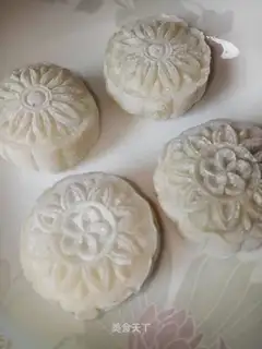 Ice mooncake