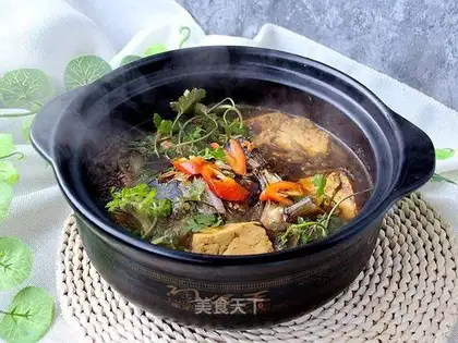 Sour bean stew fish head