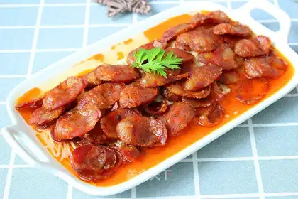 Spicy sausages, golden needle mushrooms