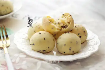 Sesame pine potatoes