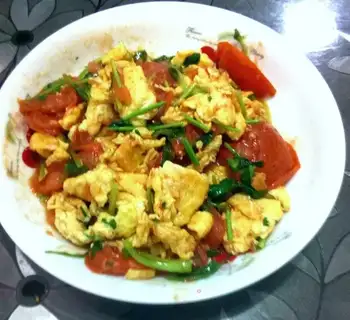 Tomato fried eggs