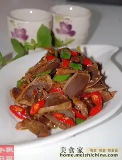 Five-spice duck gizzards with pepper