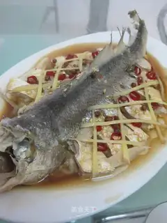 Steamed yellow croaker in soy sauce