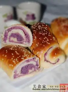 Sesame and purple potato roll