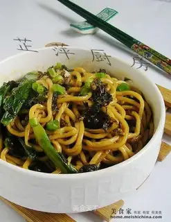 Dandan noodles with minced pork and sprouts